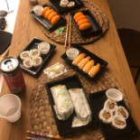 Let's Roll Fast Moving Sushi Nourriture