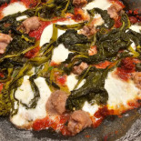 Pizzeria Birreria Friends food