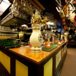 Hurly Burly À l'intérieur