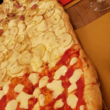 Estro Pizza Lab food