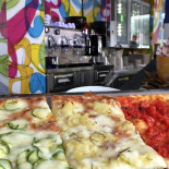 Young Pizza Nourriture