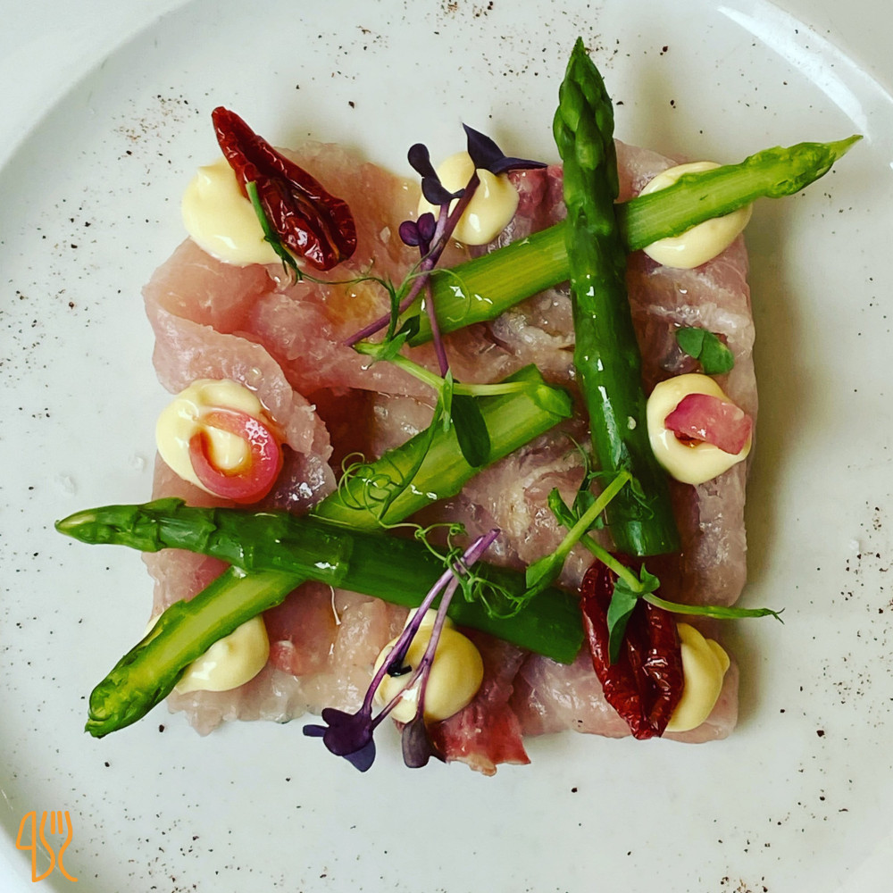 Red&white Hostaria Food