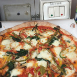 Amo La Pizza Di Andrea Dentro