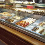 Pasticceria Cafe Roya À l'intérieur
