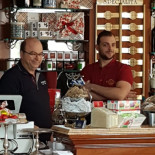 Helios Cafe' Dentro