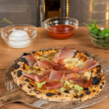 Pizza Club No Limits food