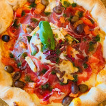 Frank's Caffe Pizza Con Cucina