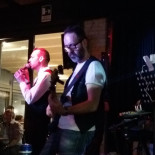 Dexter Beer Jazz Dentro