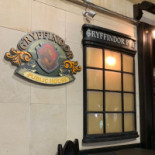 Gryffindor Public House Dentro