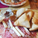 Bar Pizzeria Chalet Di Precisvalle Serenella E Rametti Giovanna inside