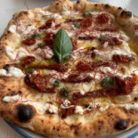 Pizzium Como food