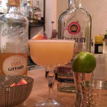 The Cardinal Aperitif Nourriture