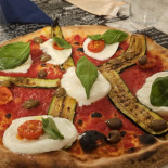 Pizzeria Birreria Friends food