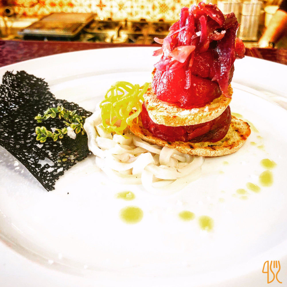 Red&white Hostaria Food
