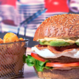 V6 Pub Grill Comida