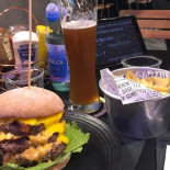 Marquis' Pub Comida