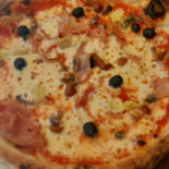 Pizzeria Pomodoro Rosso food