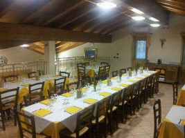 Pizzeria Da Gino inside