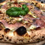 Zeus Pizza food