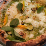 Pizzium Como food