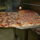 Pizzeria Da Asporto Loris inside