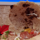 Iris Pizza E Cucina Dentro