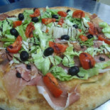 Mondo Pizza food