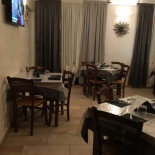 Pizzeria Da Antonio inside