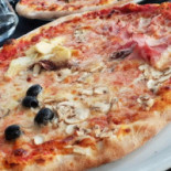 Hellweger's Pizzeria Nourriture
