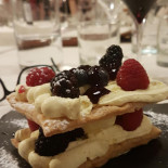 Manuela's Cellar Comida