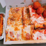 Mondo Pizza food
