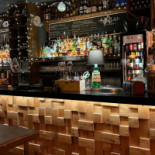 Artesian Grill Dentro