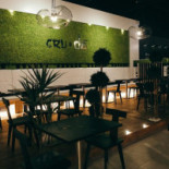 Crudo À l'intérieur