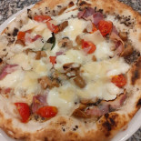 O' Vesuvio Pizzeria Napoletano Comida
