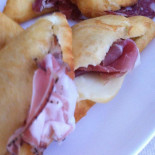 Le Crescentine Di Novella food