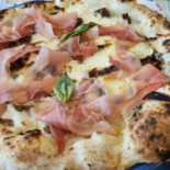 Pizzium Como food