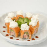 Sushi River food