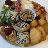 Luca's Caffe Comida