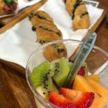 Genuine Bread And Fruit Nourriture