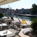 Fifty Lagoon Lounge Nourriture