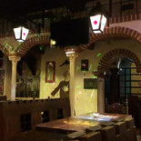 La Frottola outside