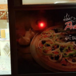Ugo Pizza food