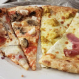 Pizza Club No Limits food