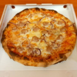 Pizza Dal Capitano food