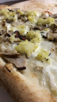 Chest'e' Pizza Di D'amelio Vittoria C food