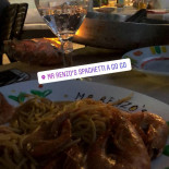 Mr. Renzo's Spaghetti A Go Go Innen