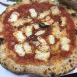 O' Scugnizzo Comida