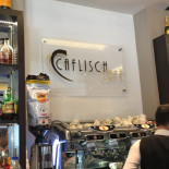 Caflisch Cafe' À l'intérieur