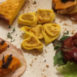 Divin Leone food