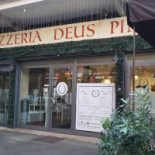 Deus Pinsa À l'intérieur